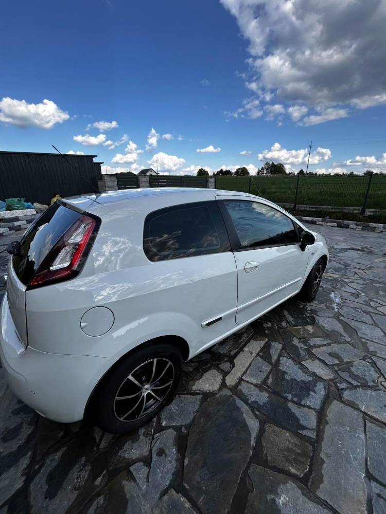 ox_fiat-punto-evo-niski-przebieg-zadbany-piekny-kolor